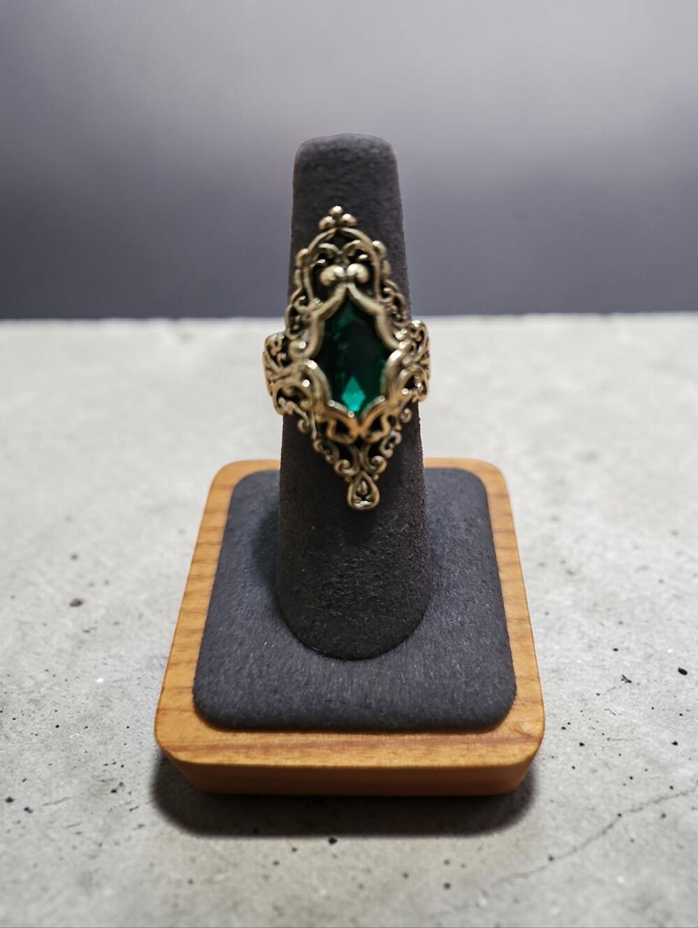 Nwt Sassified Boutique  Gold Filigree Ring with Emerald Green Crystal